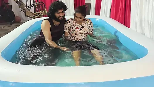 Pasangan mallu di kolam renang dientot habis-habisan sambil nyepong kontol di kolam renang