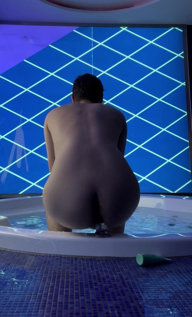 Jašanje dilda u hidromasažnoj kadi