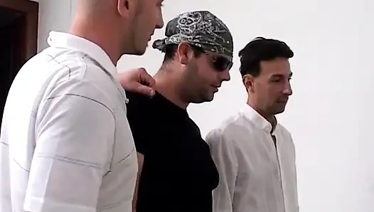 Kıllı iri güzel esmer kadınla grup seks