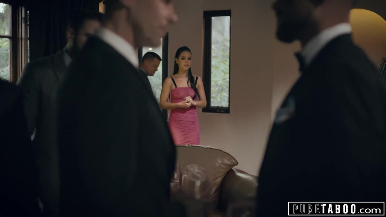 純粋なタブー痴女がビジネスマンに屈辱-公共ファック