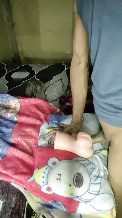 Guy enjoys cum time