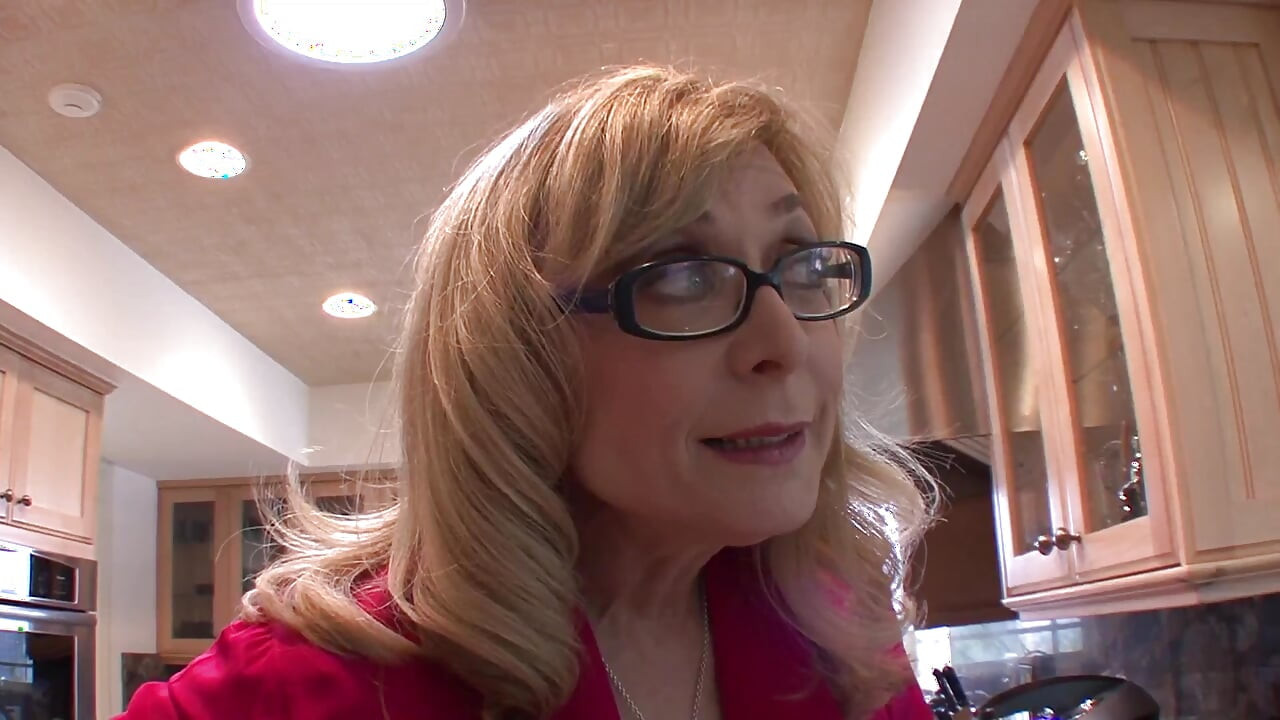 Nina Hartley dan Ally Evans menjilat pepek miang lesbian