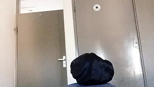 Menggosok kacangku sampai orgasme lebih banyak