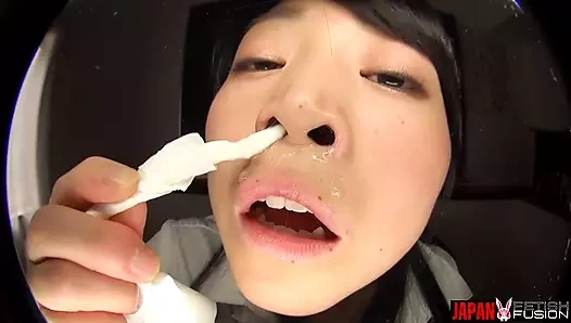 Das Klassenzimmer ist leer... und Ami Utada tropft rotz aus ihrer nase direkt auf deinen pOV-bildschirm