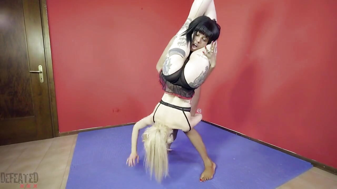 Экшн с пробиванием живота - Stella избивают, но она мстит!