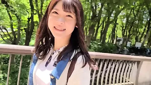 Bagian 1: cewek cantik yang baru dipilih terbangun dengan ciuman perancis yang intens!