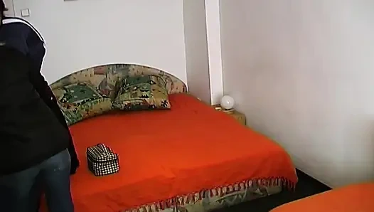 Tante sange ini lagi asik ngentot kontol sampai muncrat