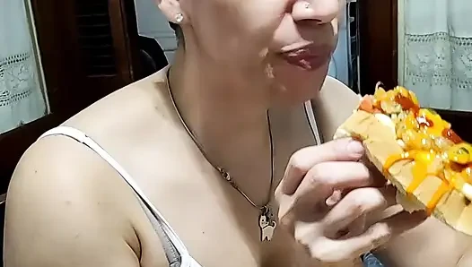 Халтура! Минет и сперма на Her Frankfurter! (и черные джинсы)
