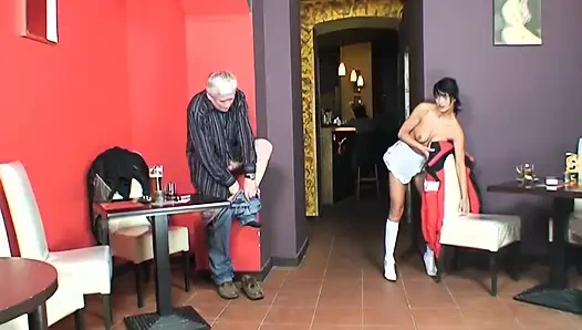 – Yaşlı adam her zaman sikişmek ister