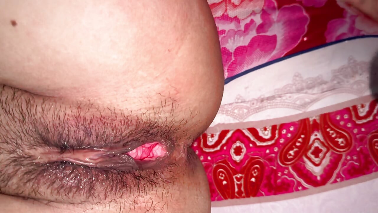 AUNTY WAS DOING EXERCISE, SEEING HER BIG ASS MY PENIS GOT ERECT