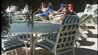 Schwules paar urlaubs-pool-fick - sonniges draußen anal-hämmern