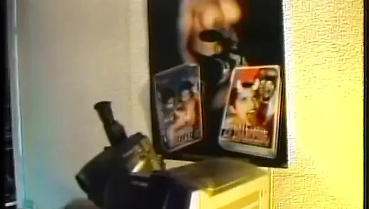 Zwei deutsche schlampen befriedigen sich gegenseitig die muschi