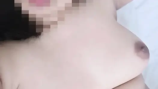 Otel odasında tek başıma, beni sikmesi için patronumu azdırmaya çalışıyorum - minokiiko