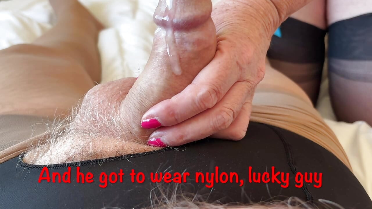 Mrs Mature Feet Gives a Witty Wank and a Footjob 411