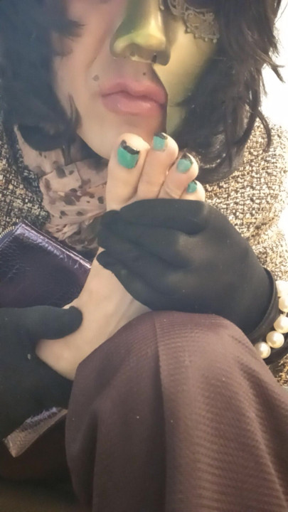 Relaxation with my own foot with nice cloves