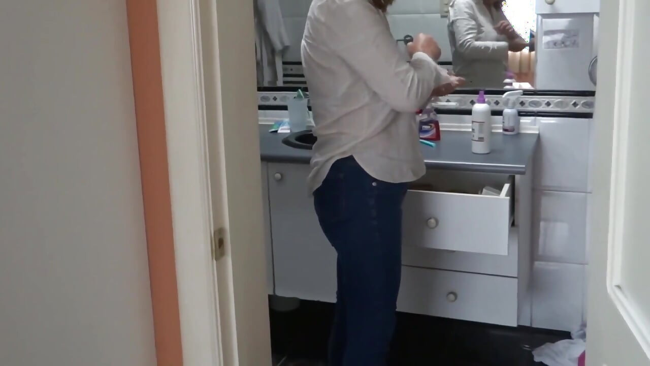 My sister-in-law loves showing off while she asks me to show her my cock and jerk off
