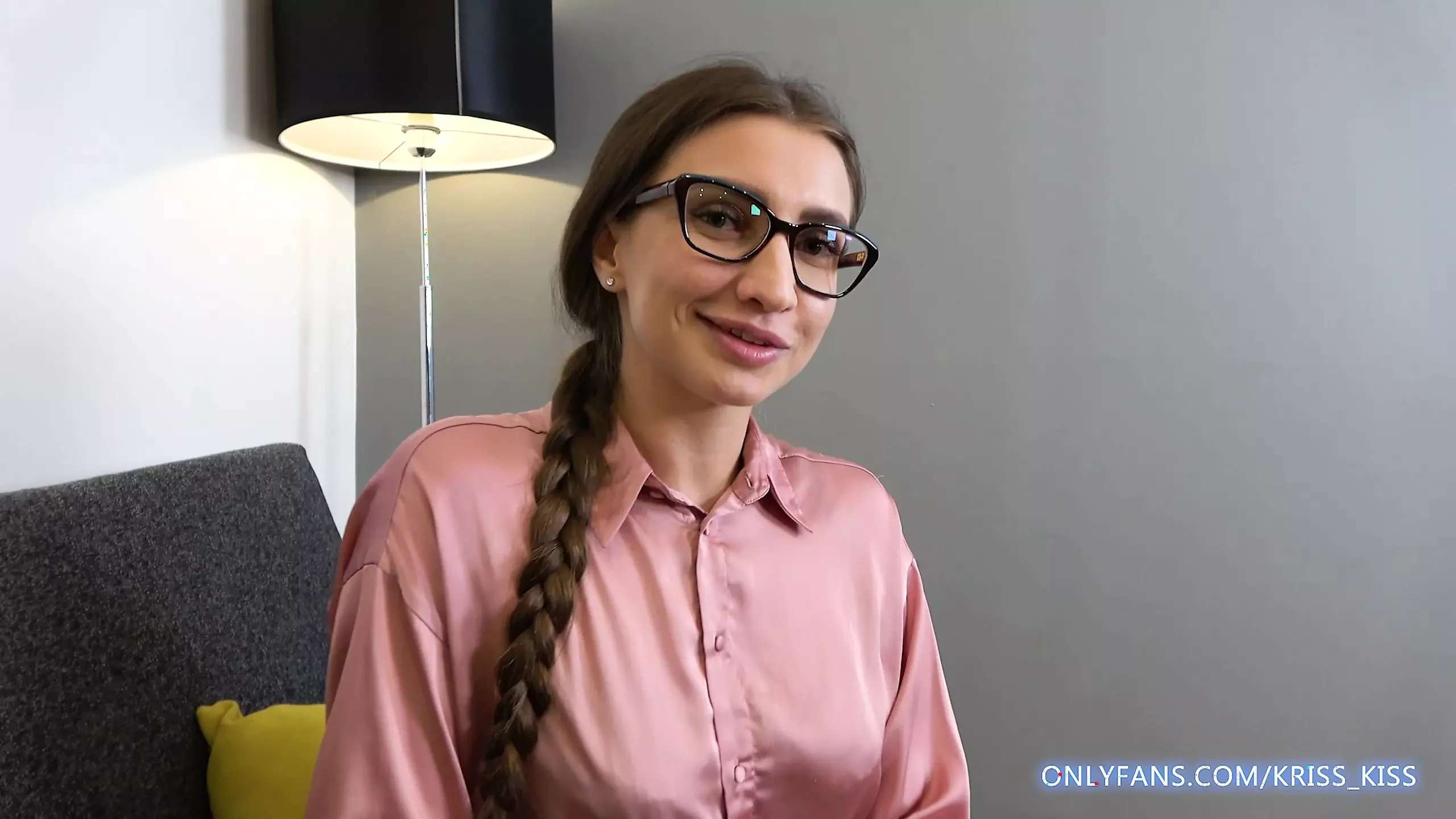Sex with an English tutor while no one is home! Glasses, jeans, POV blowjob, real sex