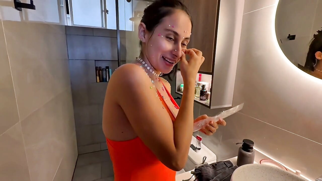 The Glitter Trend Has Already Gotten Out of Control (i Ejaculated Inside Her)