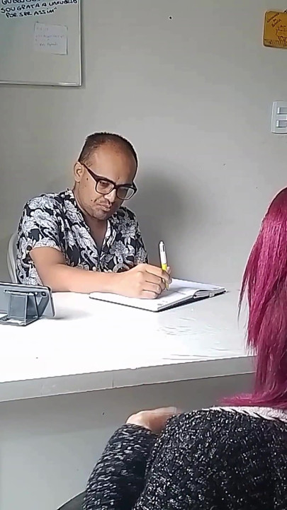Uma entrevista quente com seus peitões e bunda