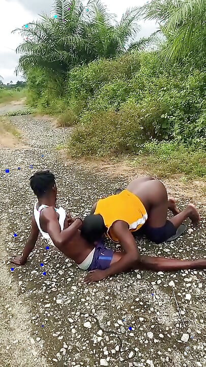 外でふっくらした友達とセックス