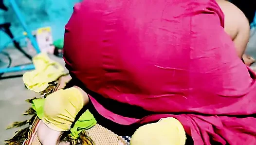 Hintli ateşli yenge tam çıplak vücut büyük göt, büyük göğüsler