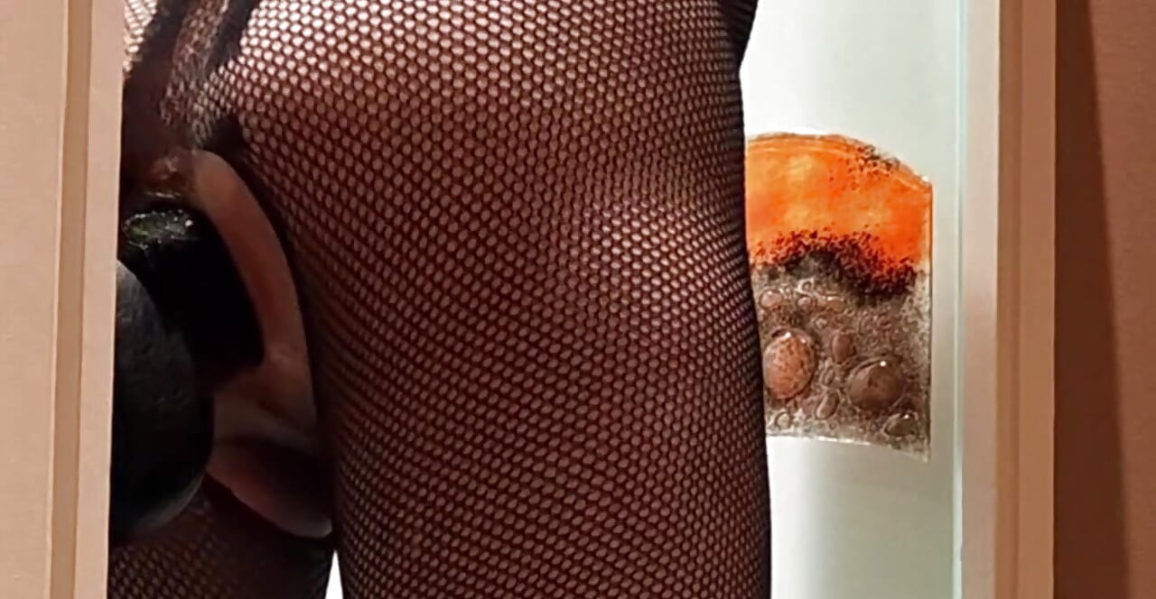 Otelde bir gece beni incitmeye yetti.