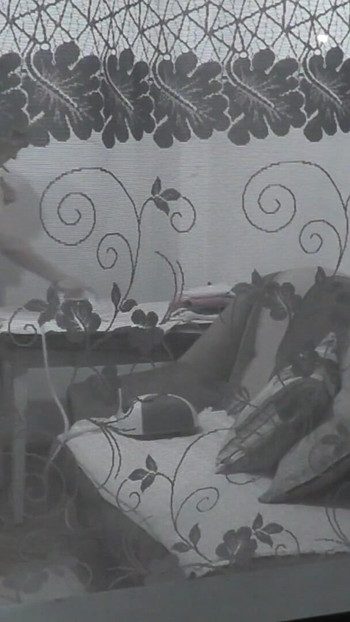 Unforgettable moment from "Naked stepdaughter ironing clothes does not hesitate to flash stepdad"