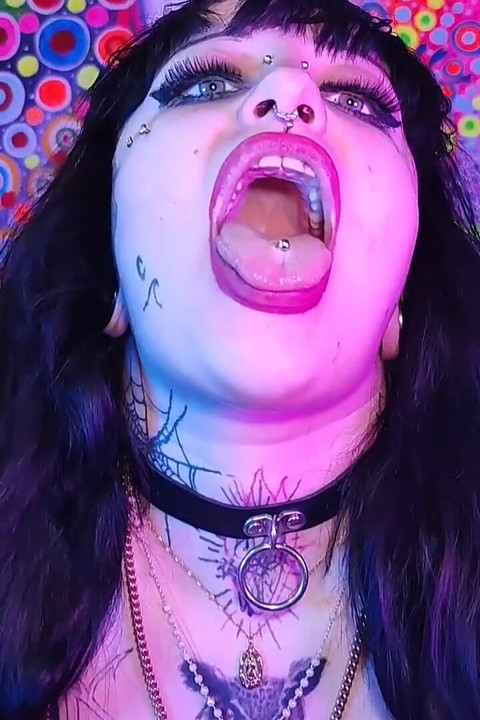 Nasenfetisch Deedeelove gothic schönheitsmädchen