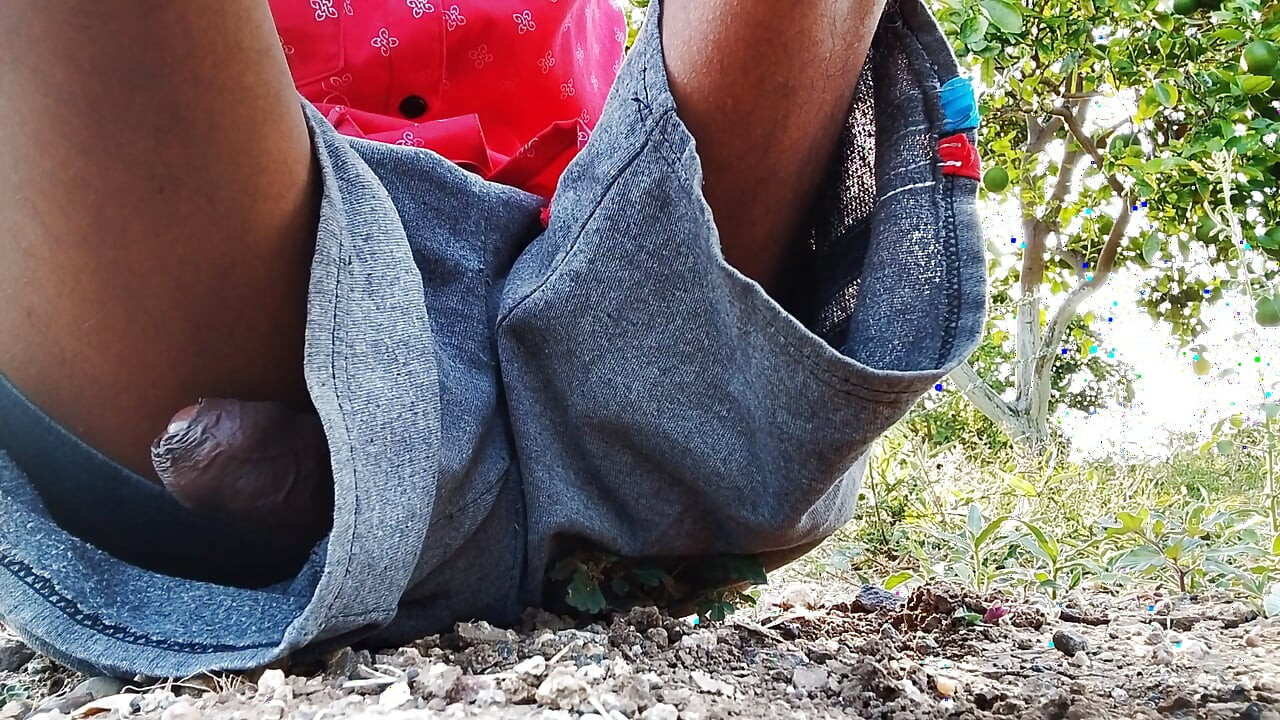 Pertama kali aku mergokin saudara tiriku lagi ngentot kontol ukuran raksasa