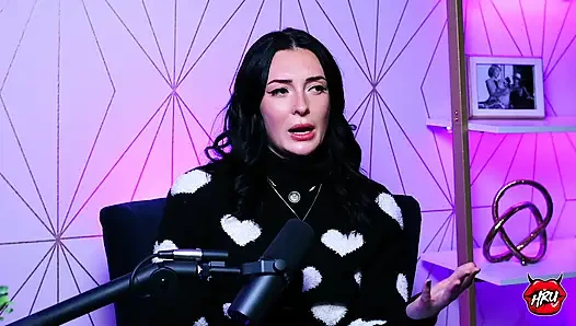 Charlotte Sins Menelan Pejuh, Pesta Seks, dan Bidang Ethicaljournalism yang Beruban