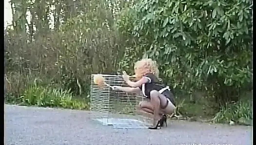 Eteğin yukarısı siyah naylon çorap