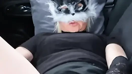 Arabada azgın hissettim amcığımdan çok memnun oldum.