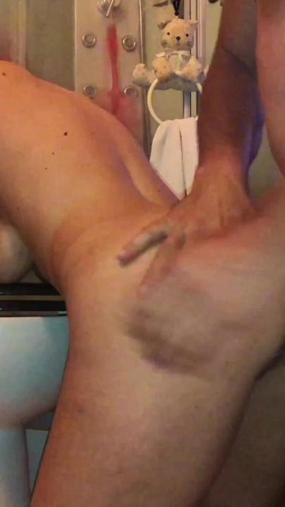 Ægte Amatør Badeværelse Anal - Intens Blowjob og Dybtliggende Finish | Klip 1