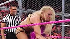 WWE - Sasha Banks wordt gegooid door Charlotte -flair