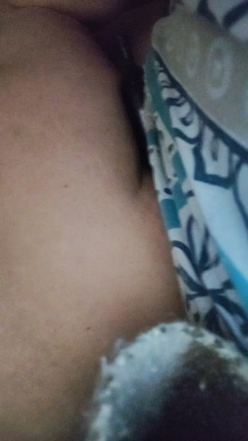 Paja con pene medio erecto