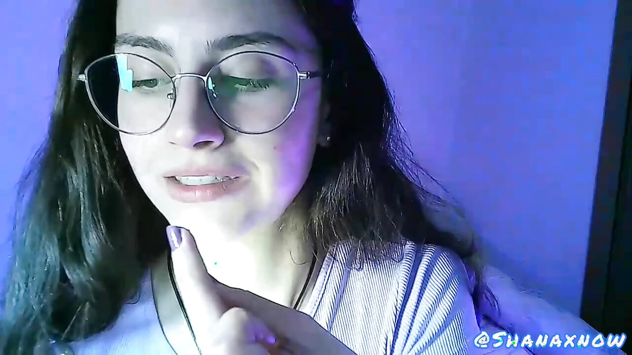 Juego fetiche en vivo con mocos y nariz