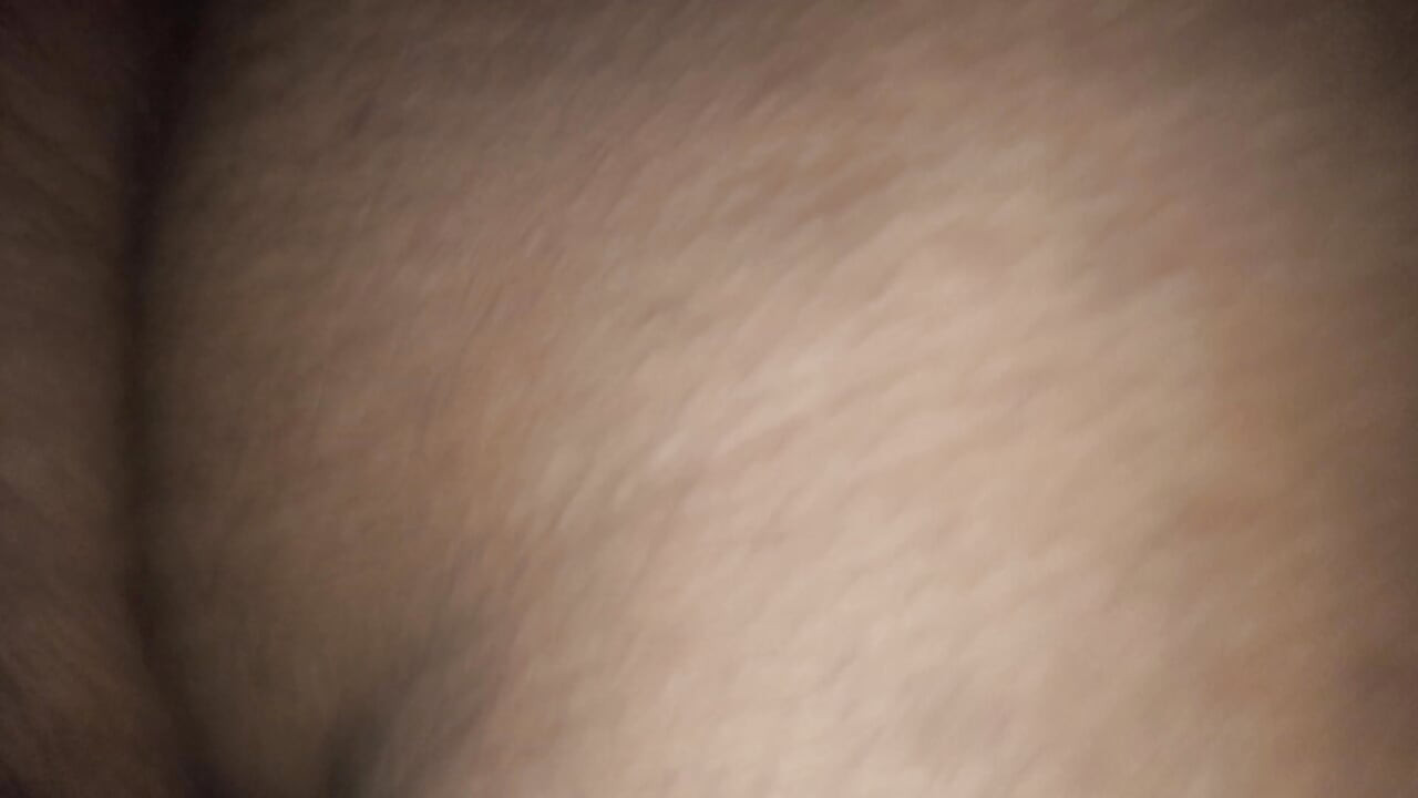 Jawan bhabhi ko dekh ke muth marai