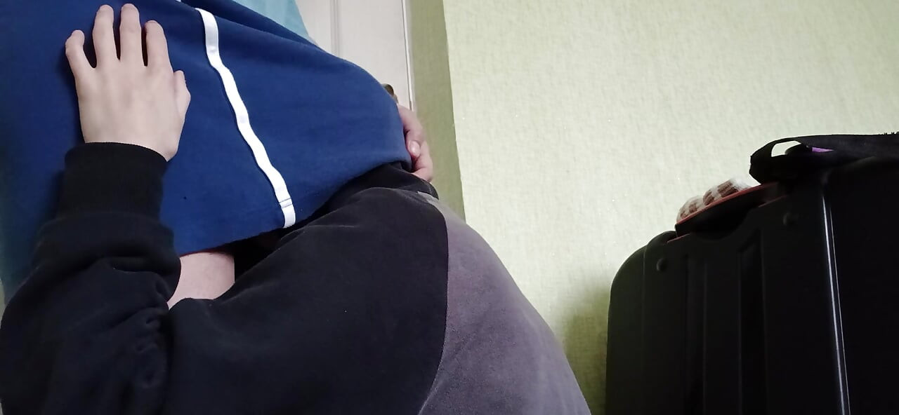 Två grannar döljer det faktum att de är lesbiska