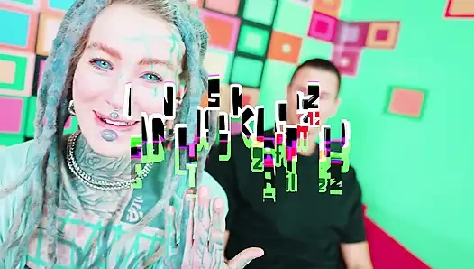 Oyuncu seçmelerinde kanepede dövmeli alt bebek büyük beyaz yarakla öğürüyor - atm