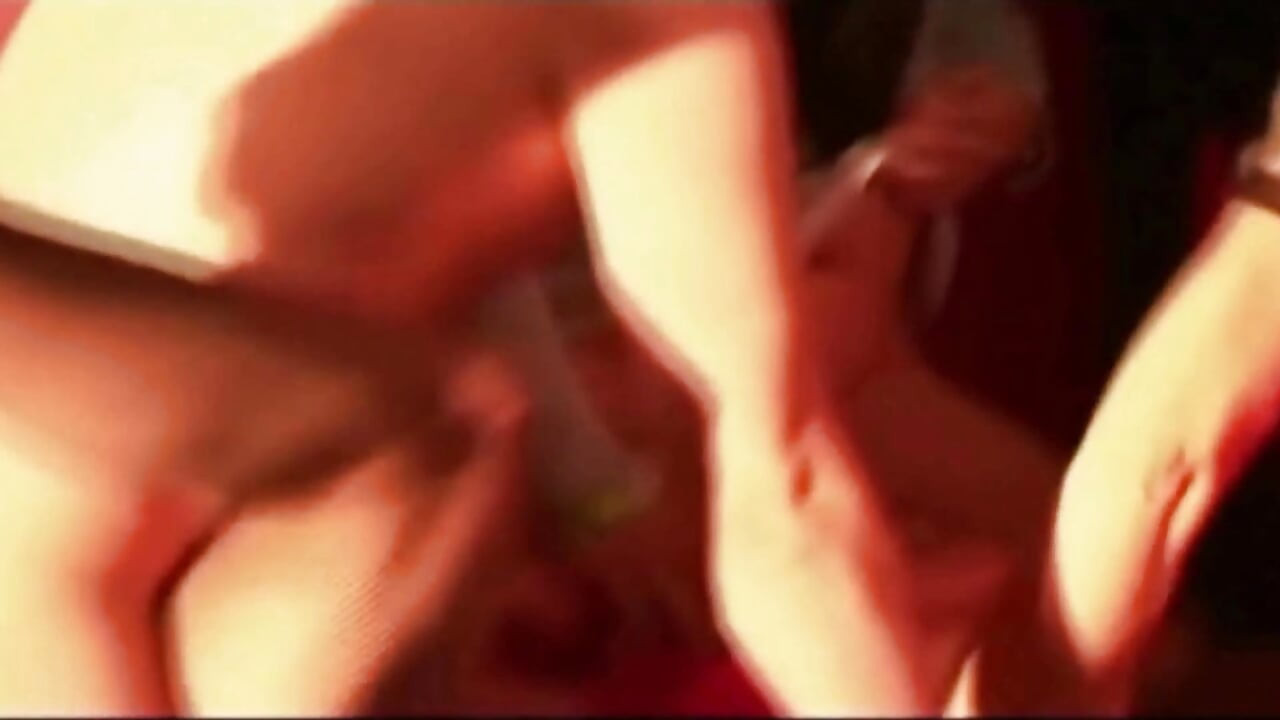 מילף צרפתייה בלונדינית עם ציצים גדולים נהרסת בגנגבנג