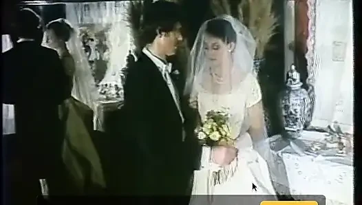 Güzel memeli sarışın paul thomas'ı yerde emiyor ve sikiyor