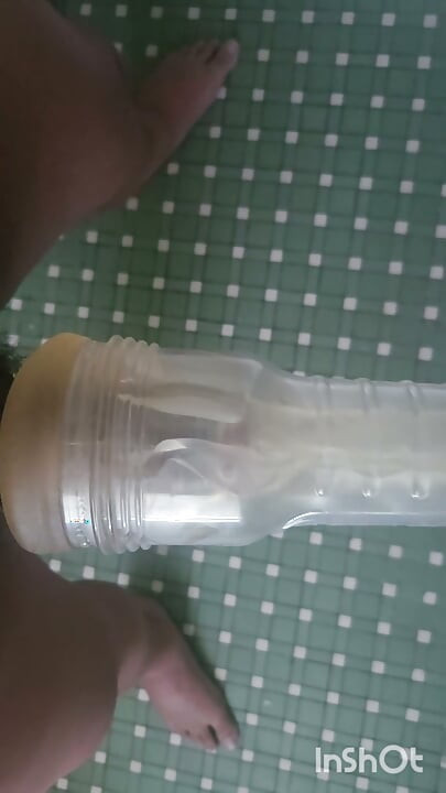 에징과 클리어 플래시라이트 깊숙이 박기