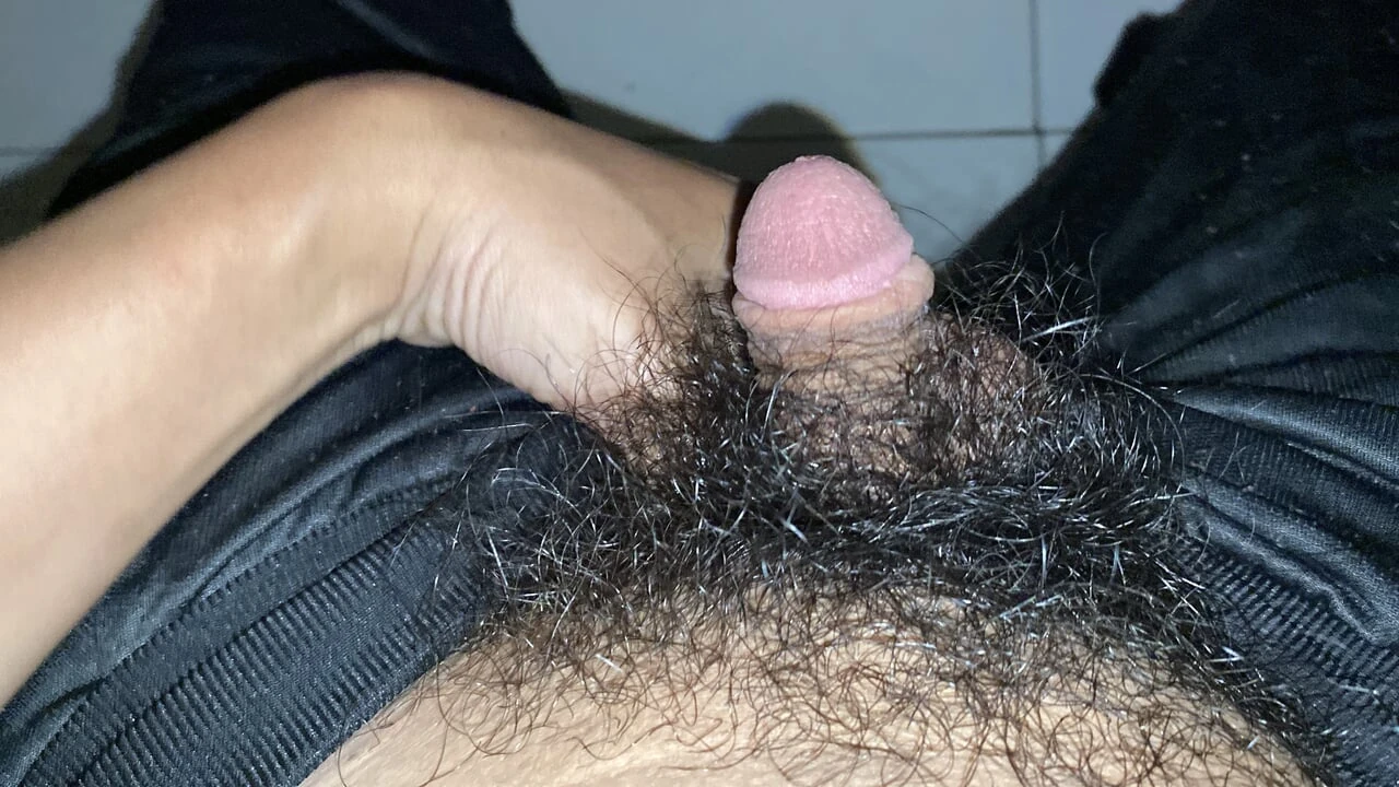 Bir kadının yürüdüğünü görünce azgınım