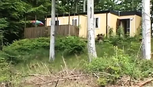 Versaute französische schlampe bekommt ihr arschloch vor einer gesichtsbesamung hart geknallt