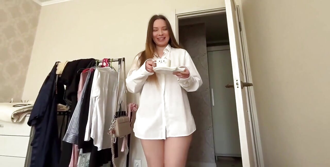 Echte ochtendseks met een lange natte pijpbeurt