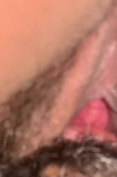 Ibu tiri membuatkan saya menjilat pepeknya.