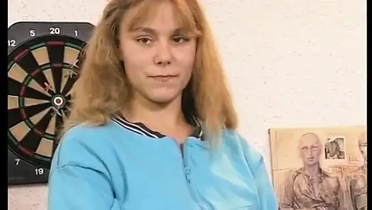 Pelacur remaja pirang diraba di depan kamera