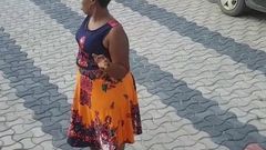 아프리카 뚱뚱한 미녀 걷기