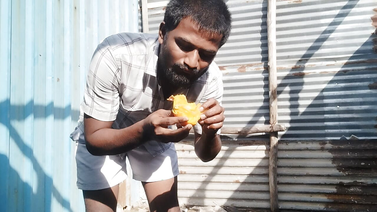 J’entre en Indien xHard Itinérant commencer en dehors du bureau de forêt