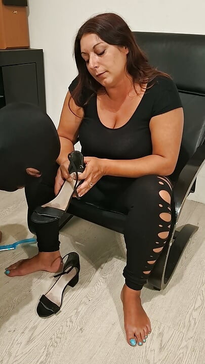 Slave eat my foot dust